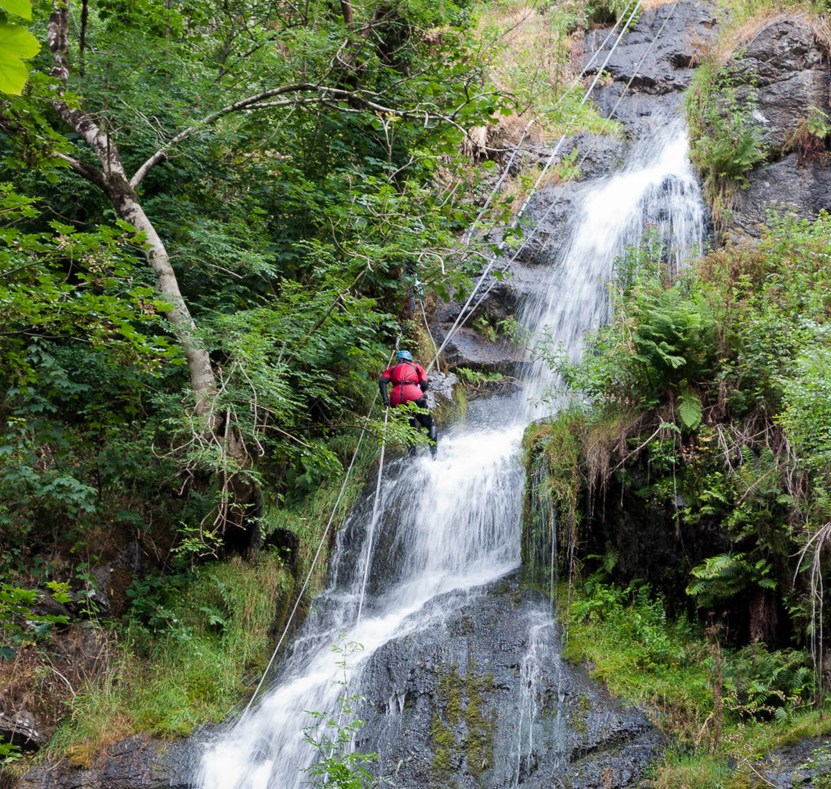 About image Michelle abseiling